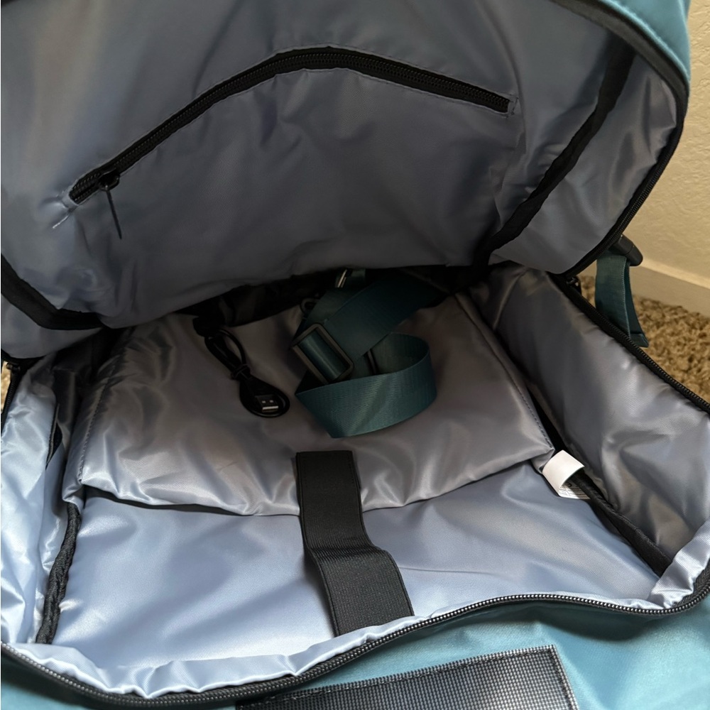 Travel backpack - Picture 4 of 10